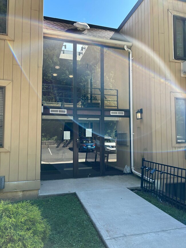 175 Mill Pond Rd unit 214, Hamden, CT 06514 - photo 4