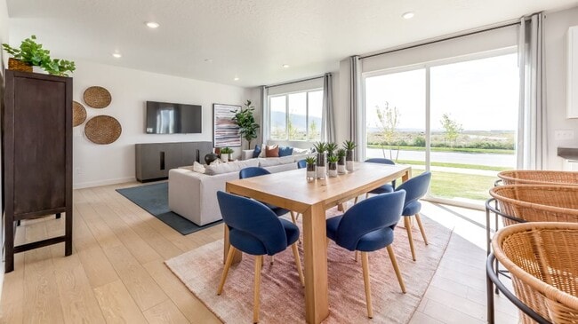 2014 E Swallow Dr, Eagle Mountain, UT 84005 - photo 2