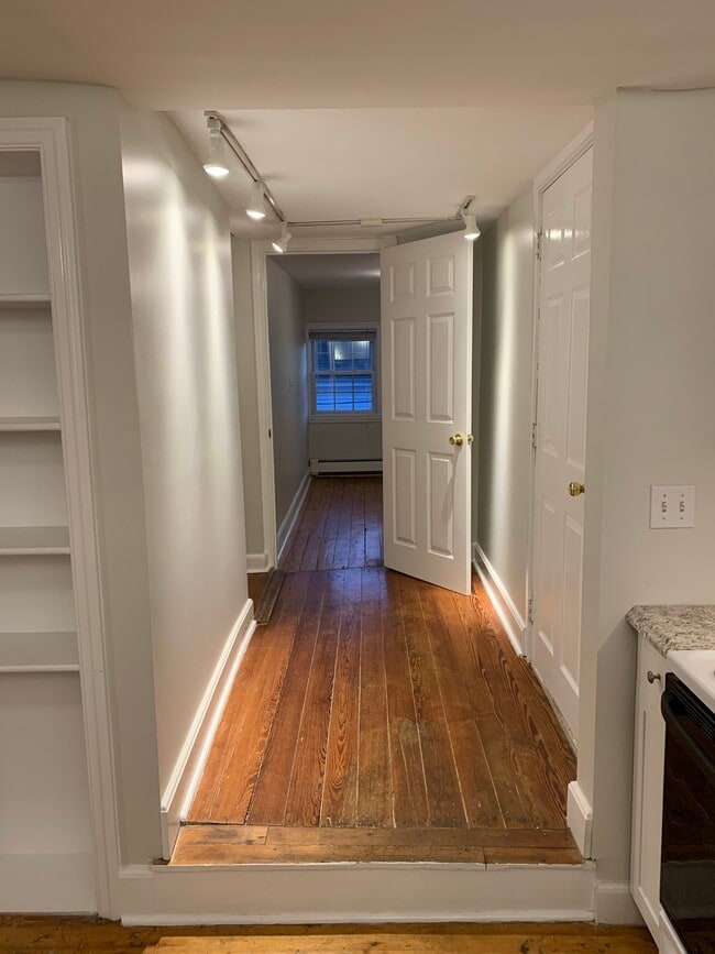 11 Milk St unit 3, Newburyport, MA 01950 - photo 2