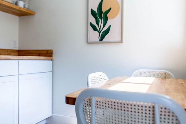 2945 West Way unit Modern Furnished Stu, Redding, CA 96002 - photo 6