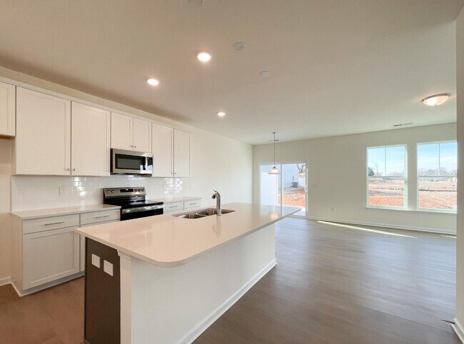 224 Toal Ct, Berea, SC 29611 - photo 6