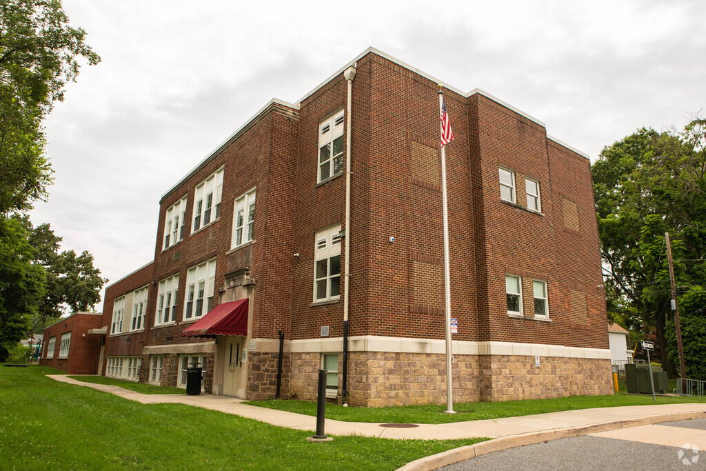 Walnut Street Elementary School in Woodbury, New Jersey.