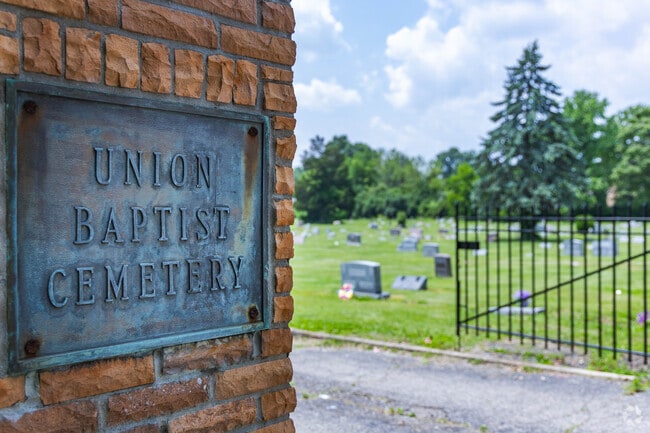 Union Baptist Cemetery in Central Delhi is in the National Register of Historic Places.