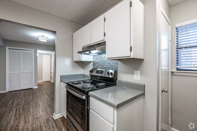 1BR, 1BA - 855SF