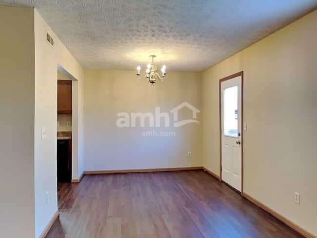 2572 Edencreek Ln, Columbus, OH 43207 - photo 5