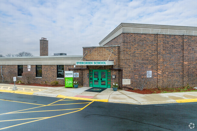 Evergreen Elementary School has a student-teacher ratio of 11 to 1.