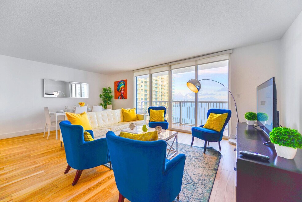 1 SE 12th St unit ID1022219P, Miami, FL 33131 - photo 1