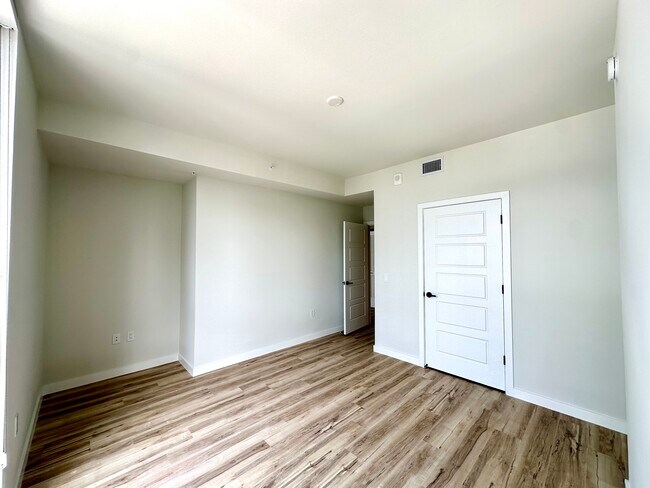 512 SW 4th Ave unit B52, Miami, FL 33130 - photo 3