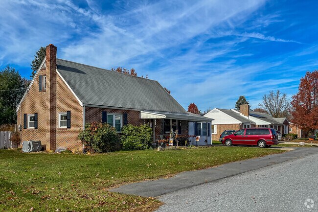 Single family homes line the streets of Mt. Holly Springs.