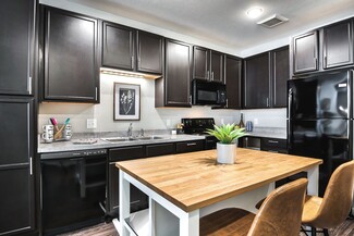 406 SW 9th St, Des Moines, IA 50309