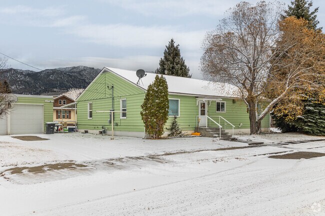 Small cottages can be found along the residential streets of the Floral Park neighborhood.