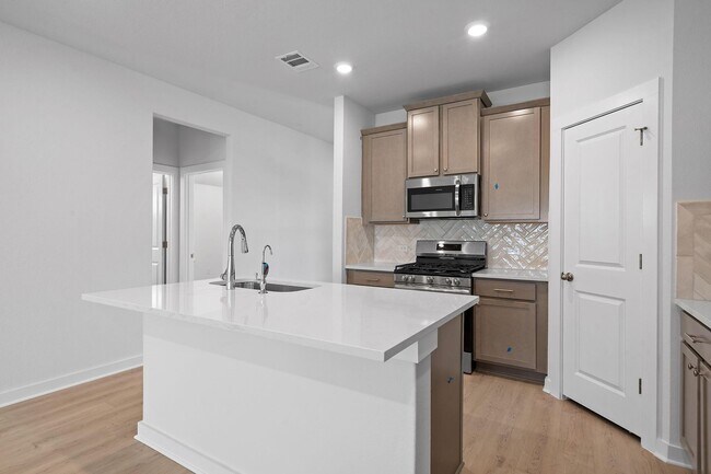 110 Orange Blossom Ct unit 38029806, Mont Belvieu, TX 77535 - photo 5