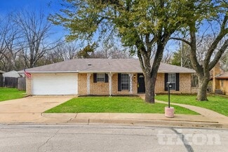 545 Sharp Dr, DeSoto, TX 75115