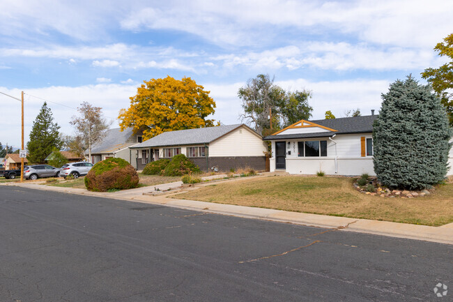 Ranch-style homes line the streets of Hyland Greens.
