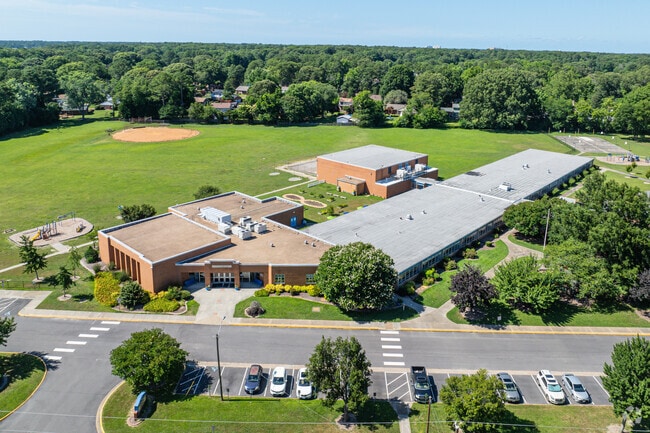 Kingston Elementary School has an A rating on Niche.