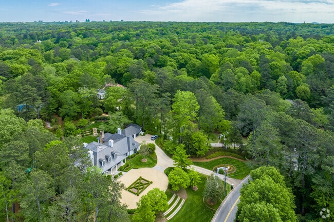 Mount Paran-Northside is a heavily wooded area offering seclusion.