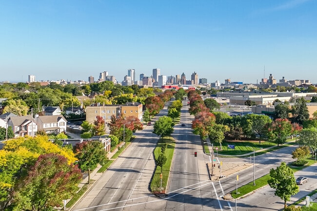Fon Du Lac Avenue will take you from Sherman Park to downtown Milwaukee in minutes.