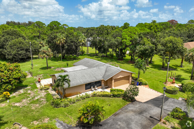 Ranch style home with large land around it in Limestone Creek neighborhood.