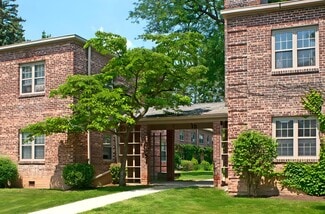 9 Circle Ln, Albany, NY 12203