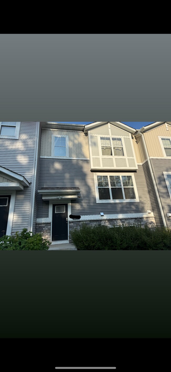 2862 Lexington Place N, Roseville, MN 55113