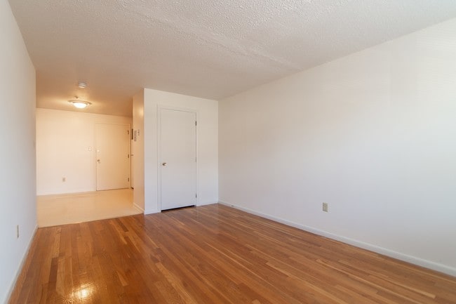 Edgewood Gardens Embassy and Wilder Ridge Apartments, Lowell, MA 01851 - photo 2