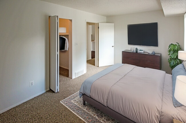 Pine Hill Apartments, Howell, MI 48843 - photo 3