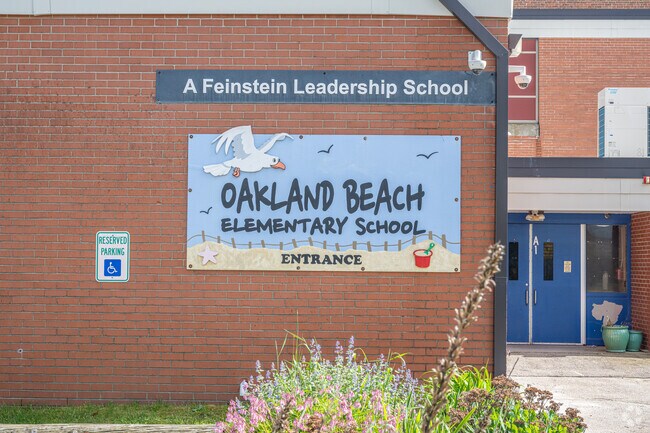 Oakland Beach Elementary School has an admirable student teacher ratio of 11 to 1, Warwick, RI.