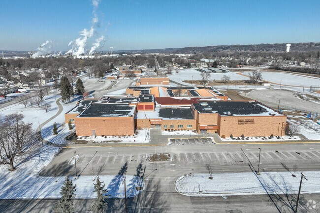 Nuevas Fronteras serves students in grades K through 5.