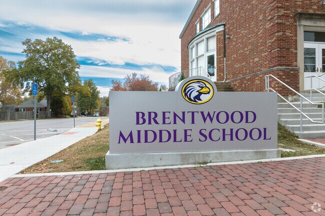 Brentwood Middle School teaches children in grades 6th through 8th.