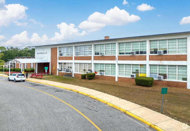 Dannelly Elementary School has a student-teacher ratio of 21 to 1.