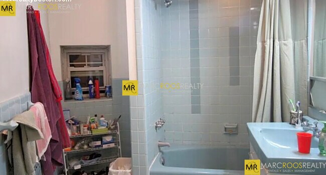 1087 Beacon St unit 6, Brookline, MA 02446 - photo 5