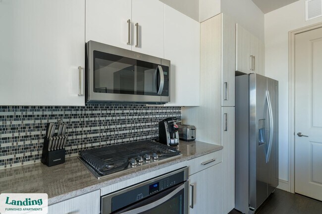 1414 Wood Hollow Dr unit 1-827, Houston, TX 77057 - photo 5