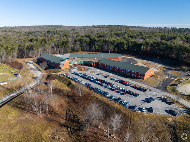 Mountain View Middle School in Goffstown, NH serves grades 6-8.