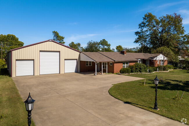 Homes in Johansen Acres range widely in size and amenities.