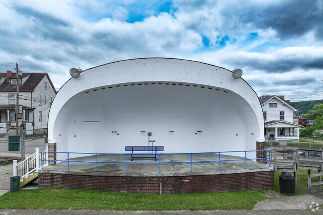 A nice sized amphitheater inside Roosevelt Park.