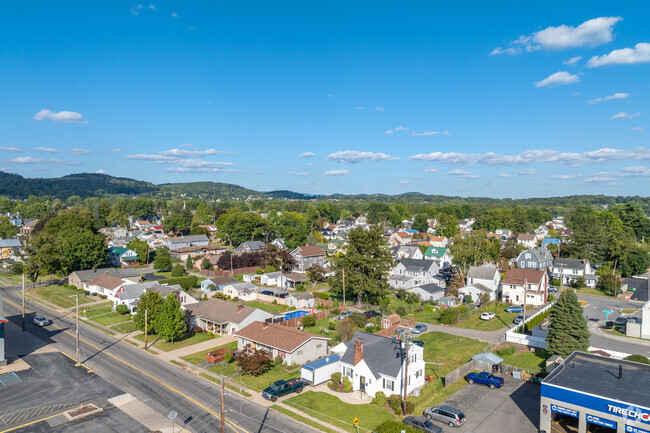 Homes in Kenmar often have modest yards with enough space to enjoy being outside.
