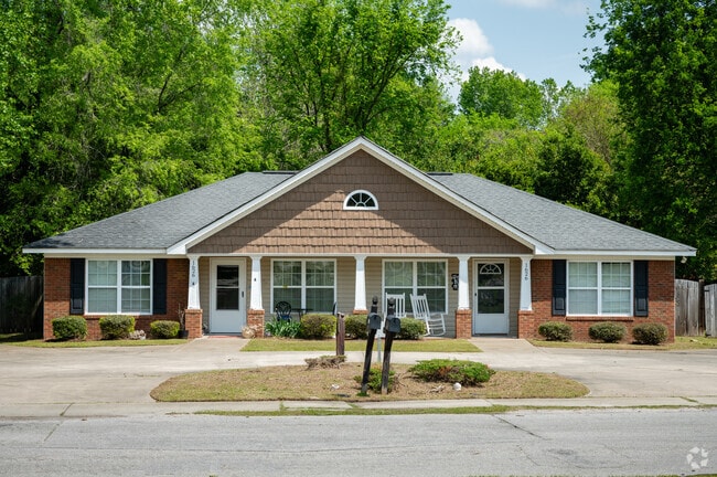 Discover affordable, well-built duplexes in Arthurtown.