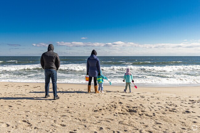 Families often enjoy Bay Head beach even in winter.