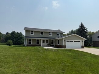 905 Hancock Ct, Oconomowoc, WI 53066