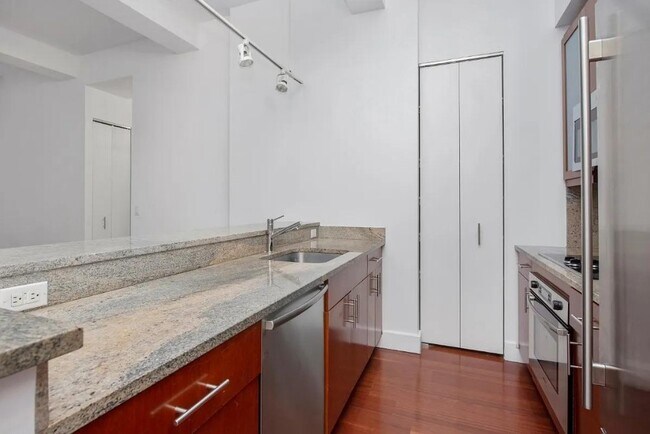 The South Star unit 4C, New York, NY 10038 - photo 4