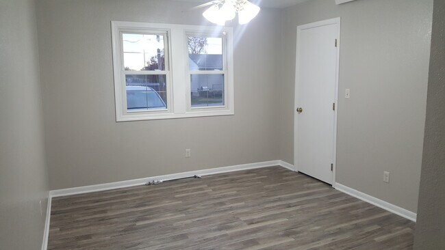 206 S Bagby St, Knob Noster, MO 65336 - photo 6