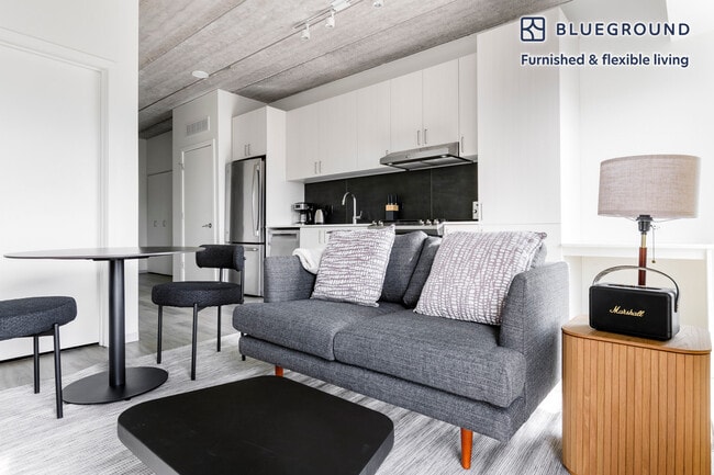 343 W Schiller St unit FL6-ID1268, Chicago, IL 60610 - photo 2