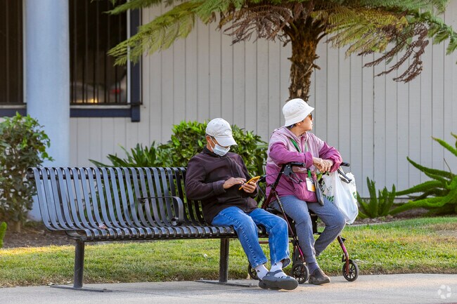 There are clean benches available while you wait for the VTA bus to arrive in the Fowler area.