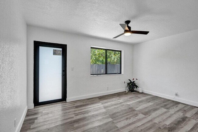 1810 NW 9th St unit 1, Fort Lauderdale, FL 33311 - photo 5