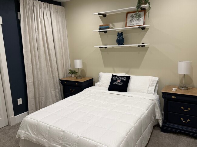 Bedroom with Queen Bed
