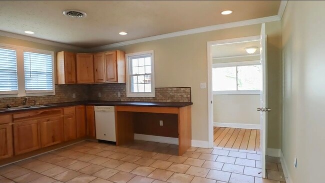1352 King Mill Pike, Bristol, VA 24201 - photo 3
