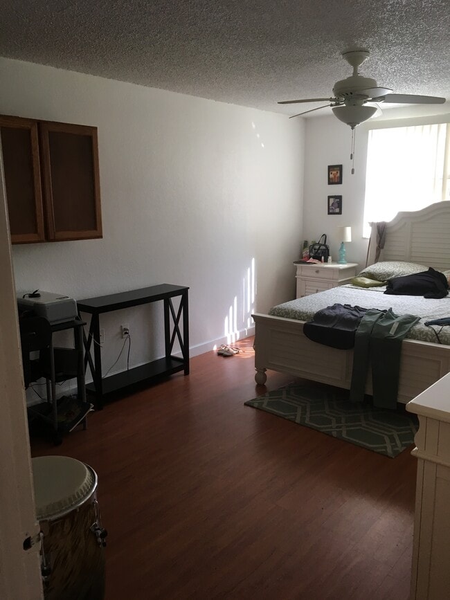 8215 Lake Dr unit 8215 Lake Drive Apt, Doral, FL 33166 - photo 4