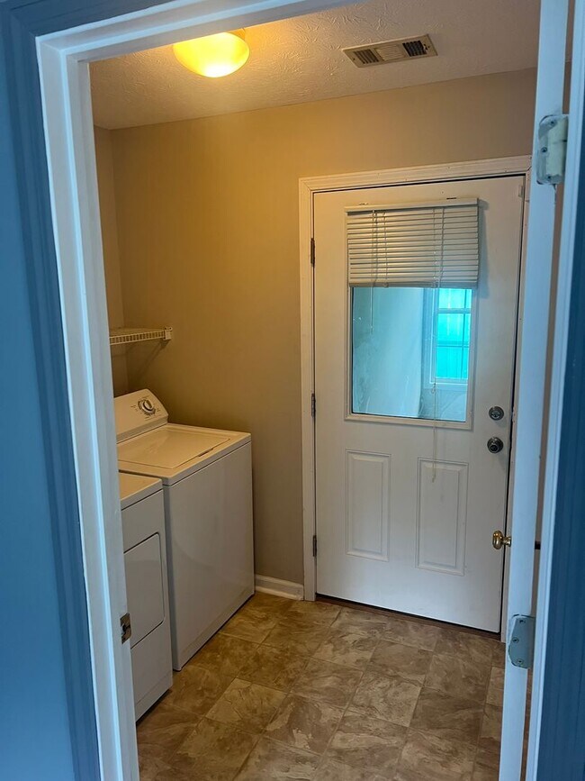 934 Stage Rd, Auburn, AL 36830 - photo 4