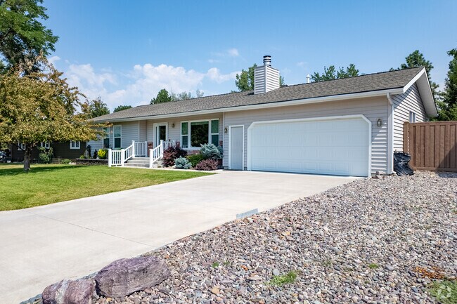 Ranch style houses at Moose Can Gully.