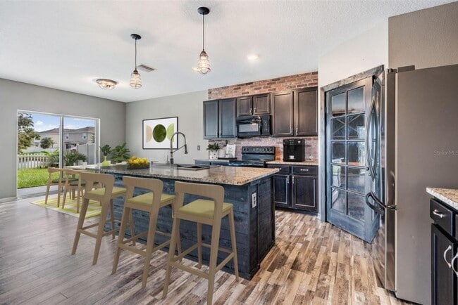 30907 Summer Sun Lp, Wesley Chapel, FL 33545 - photo 7